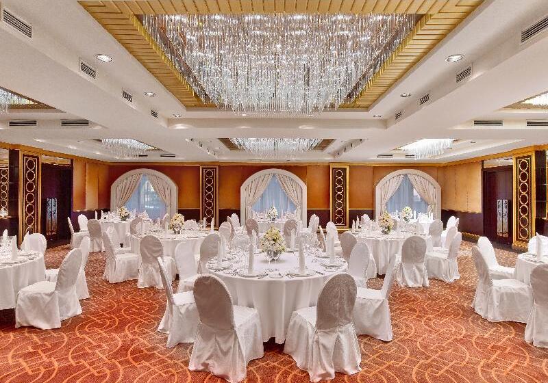 فندق The St. Regis Moscow Nikolskaya