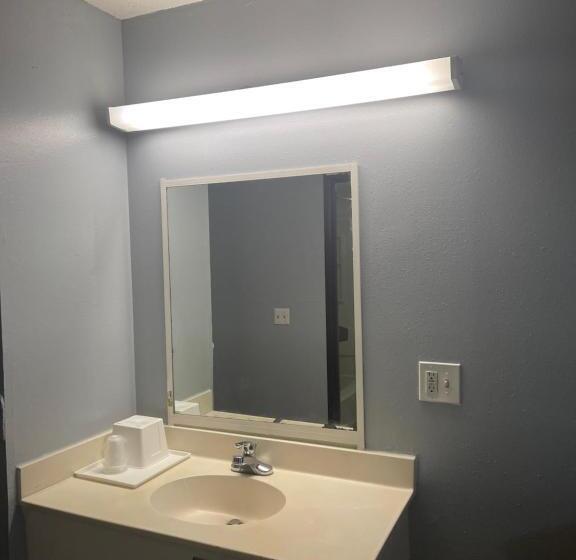 Отель Troy Inn And Suites