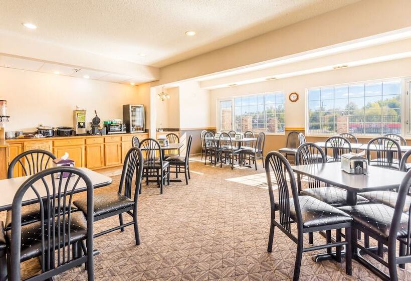 فندق Wamego Inn And Suites