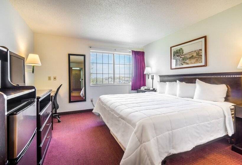 فندق Wamego Inn And Suites