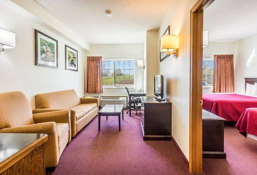 فندق Wamego Inn And Suites