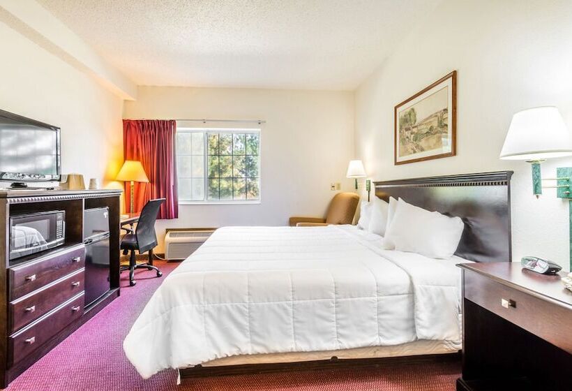 فندق Wamego Inn And Suites