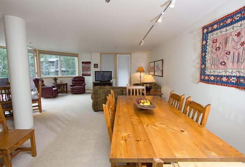 Ice House Suites And Condominiums