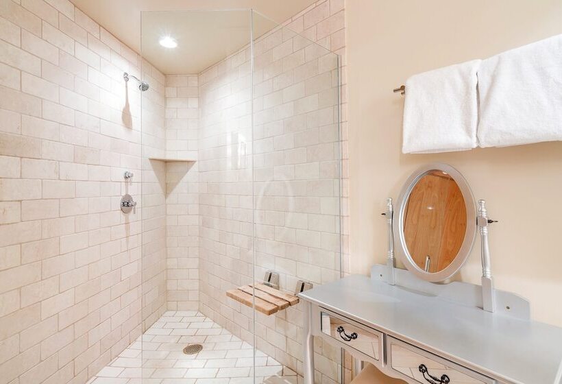 Ice House Suites And Condominiums