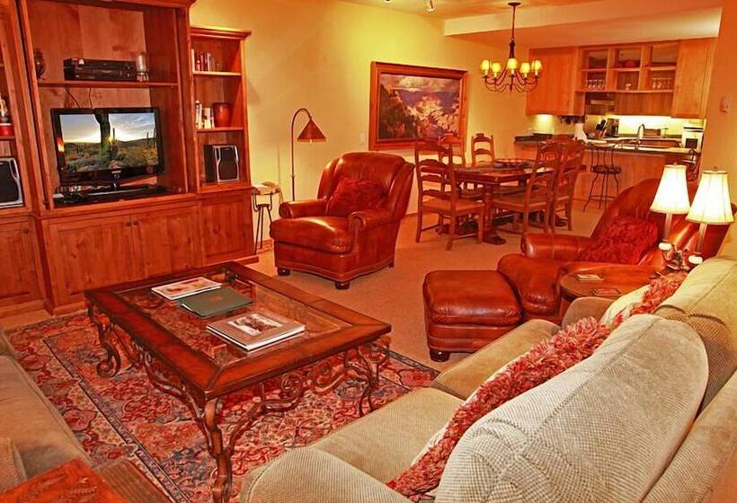 Ice House Suites And Condominiums