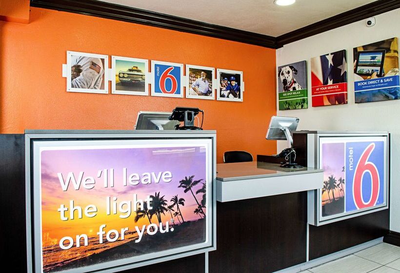 Motel 6modesto, Ca  Downtown