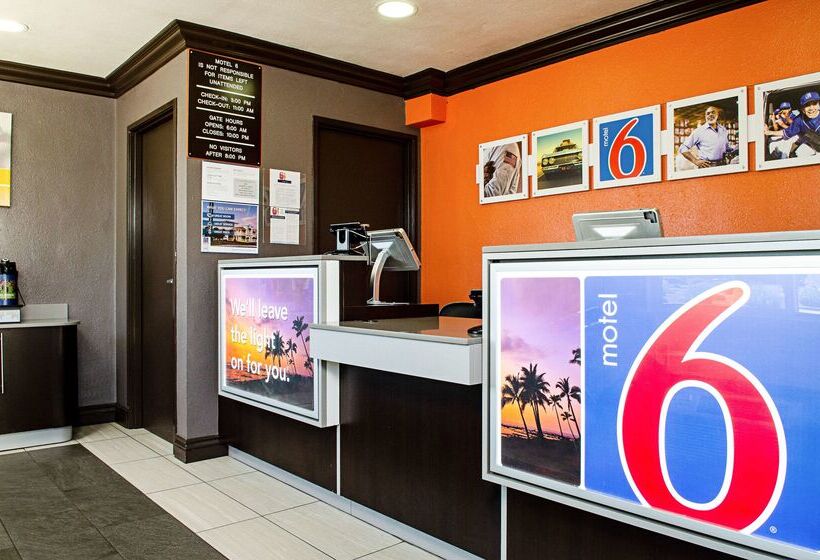 Motel 6modesto, Ca  Downtown