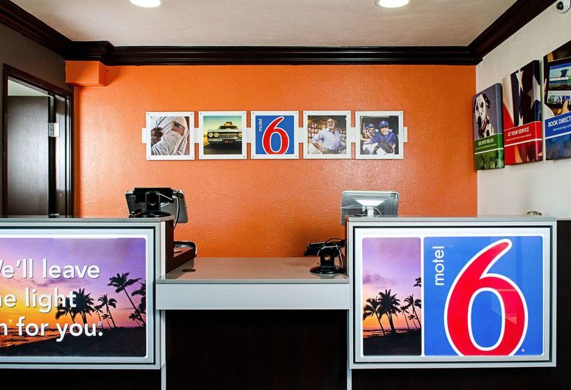 Motel 6modesto, Ca  Downtown