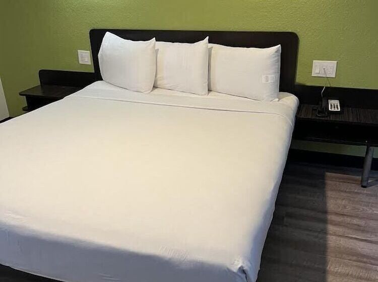 Motel 6modesto, Ca  Downtown