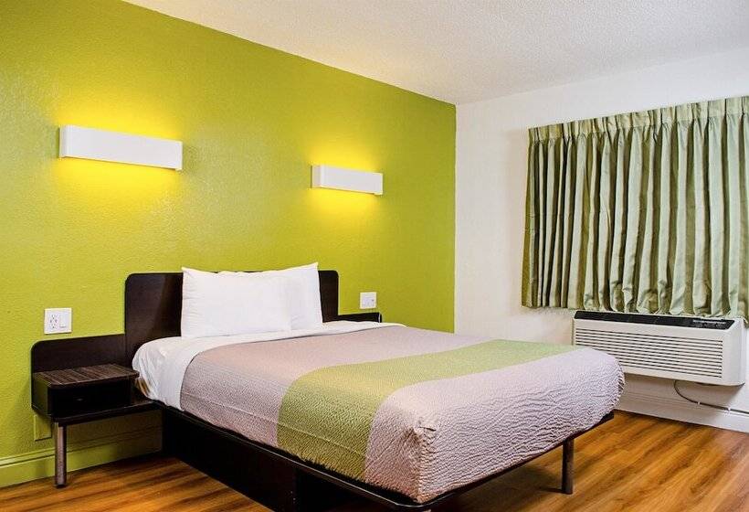 Motel 6modesto, Ca  Downtown