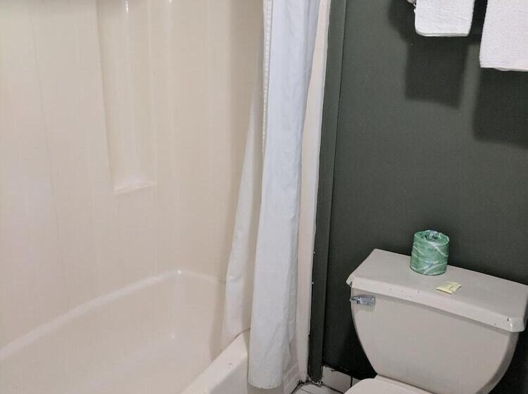 فندق على الطريق Budget Motor Lodge