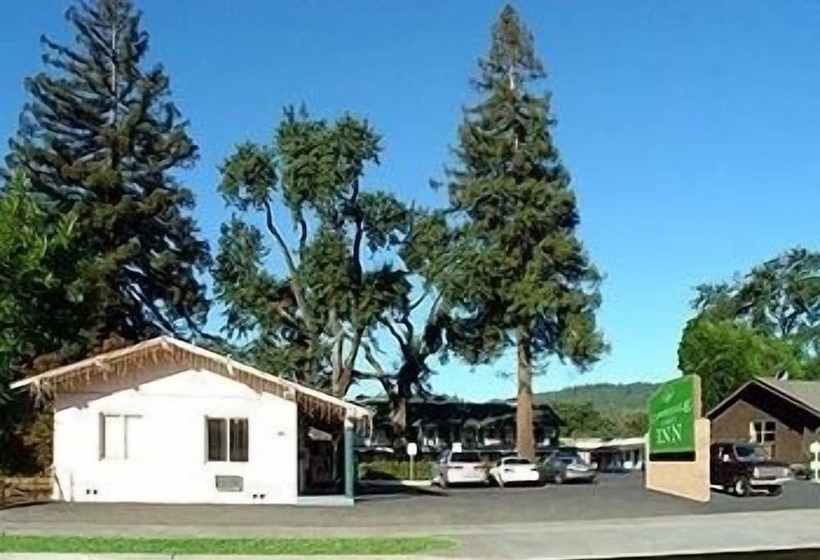 モーテル Cloverdale Oaks Inn