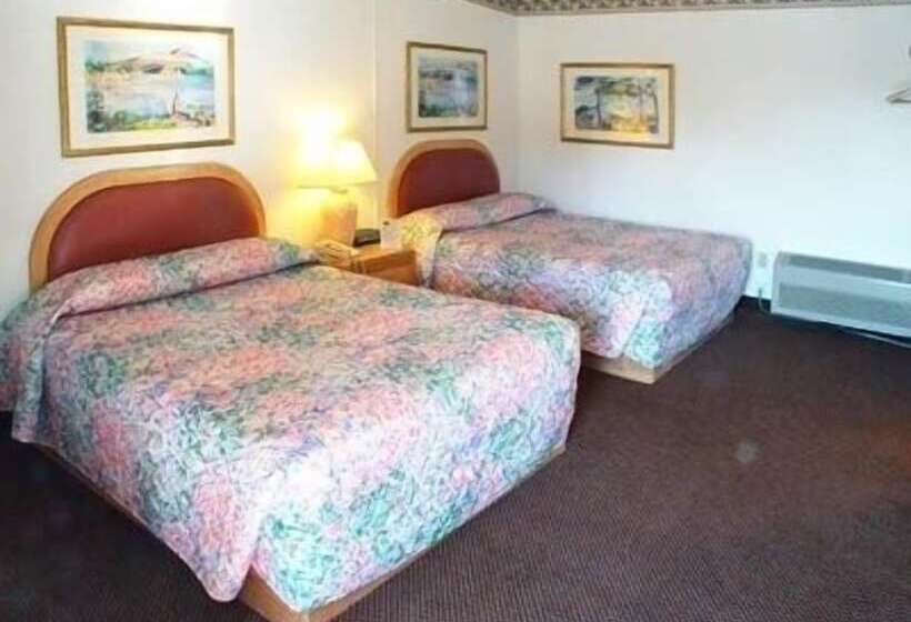 モーテル Cloverdale Oaks Inn