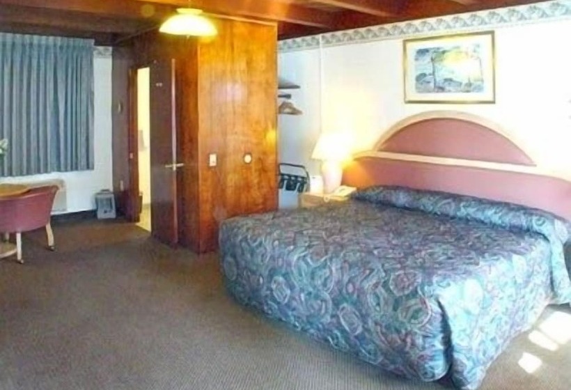 モーテル Cloverdale Oaks Inn