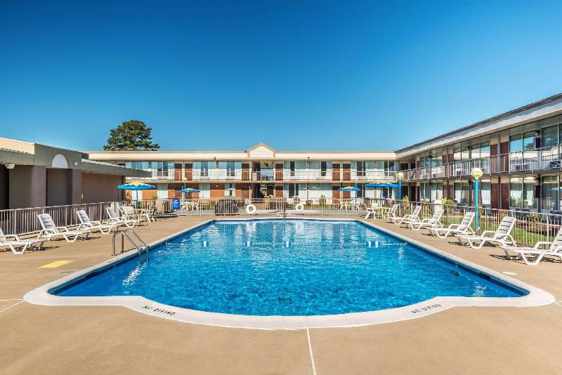 فندق على الطريق Days Inn By Wyndham South Hill