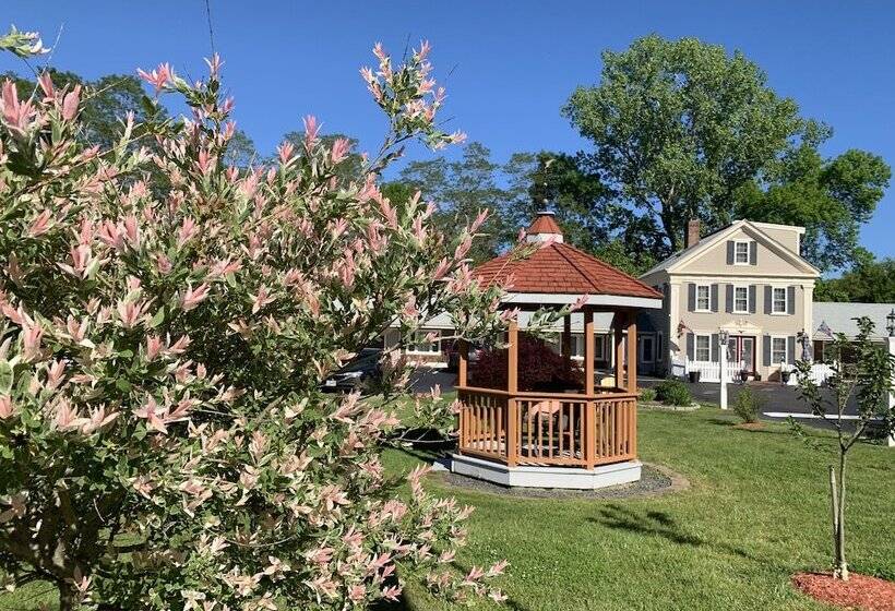 فندق على الطريق Eagle Wing Inn   Cape Cod