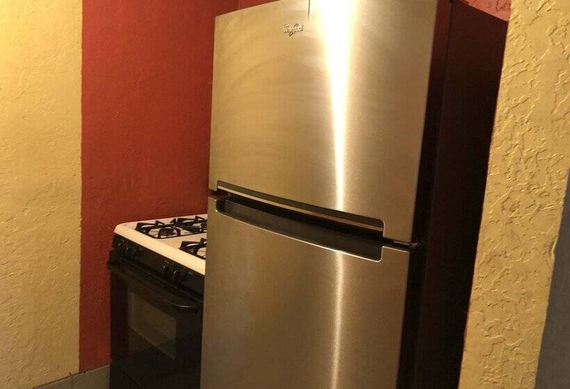 فندق على الطريق Economy Inn