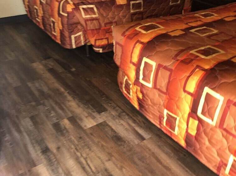 فندق على الطريق Economy Inn