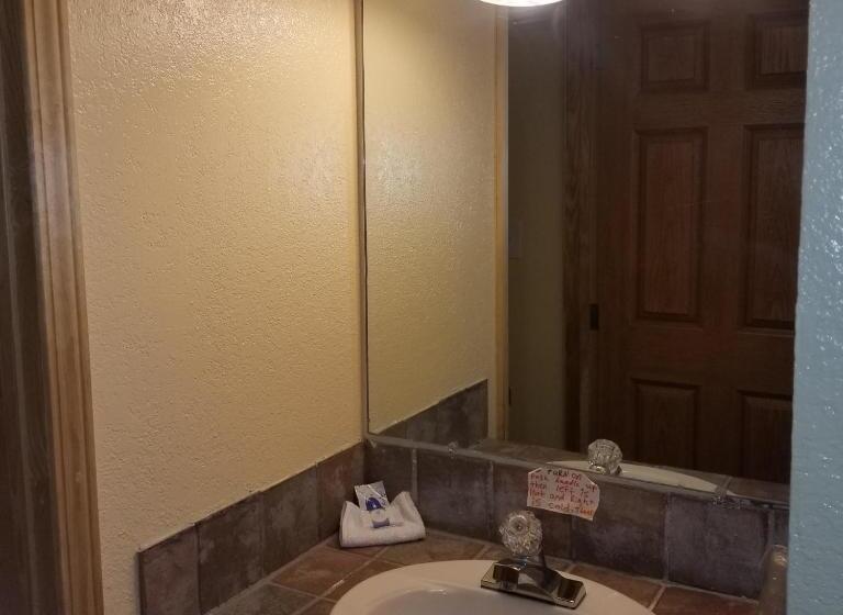 Мотель Frontier Lodge