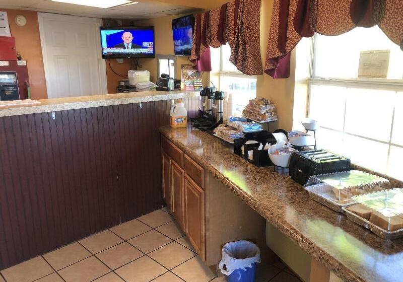 מוטל Smoky View Inn