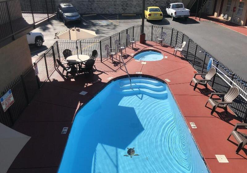 מוטל Smoky View Inn