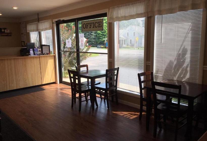 מוטל Red Carpet Inn & Suites Cooperstown