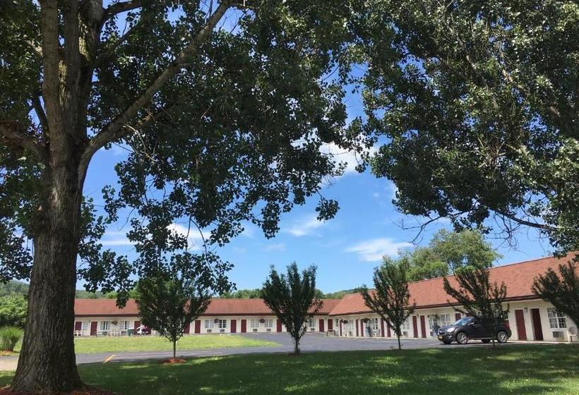 فندق على الطريق Red Carpet Inn & Suites Cooperstown