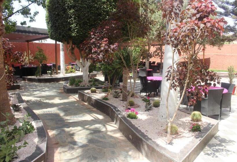 اقامتگاه Nomad Spirit Hotel & Surfcamp