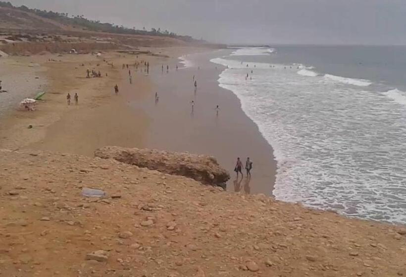 اقامتگاه Nomad Spirit Hotel & Surfcamp