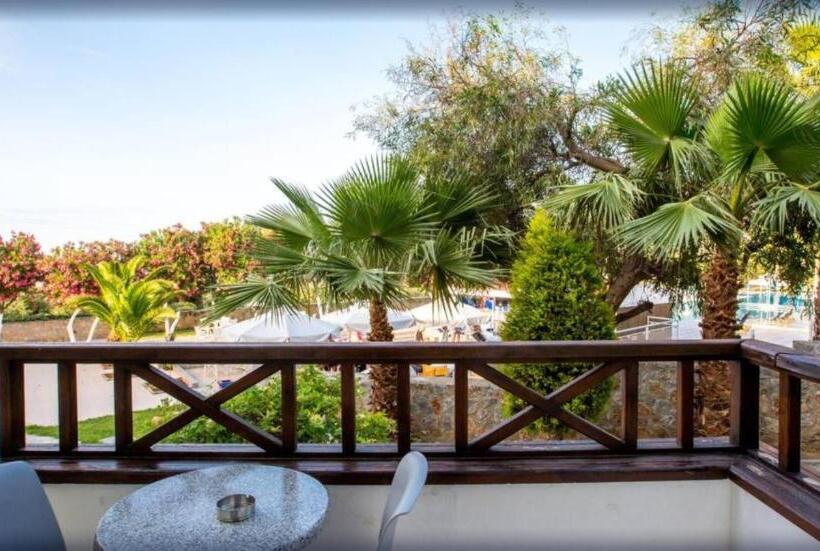 منتجع Almyrida Village & Waterpark