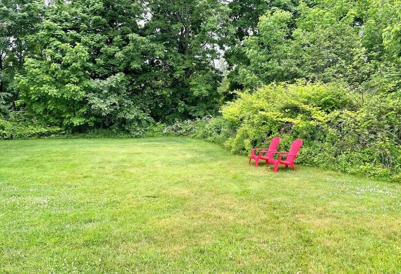 Seascape Motel & Cottages