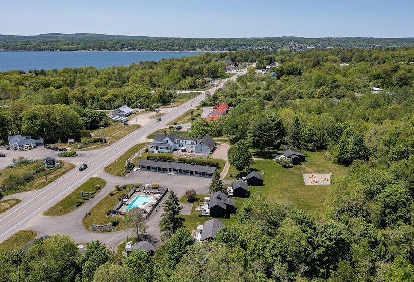 Seascape Motel & Cottages