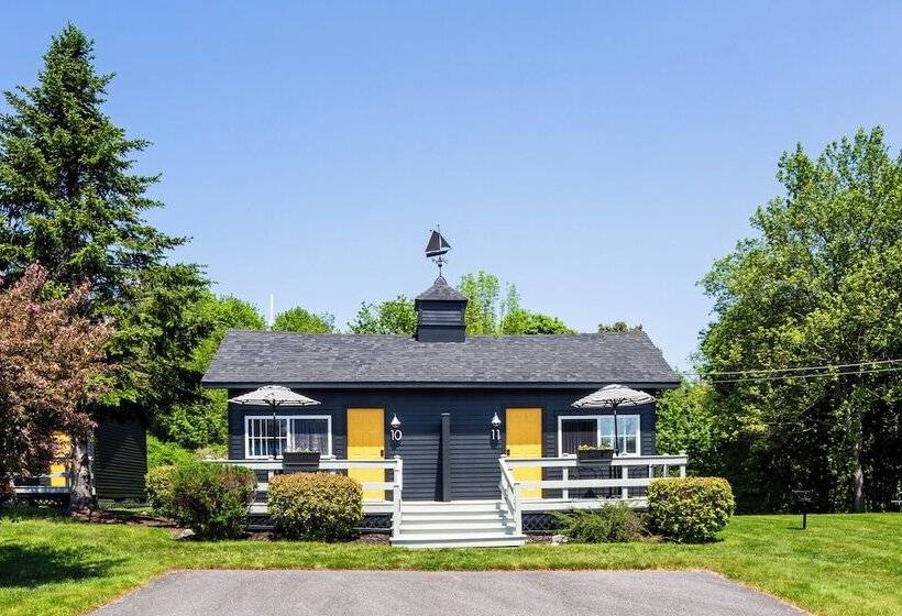 Seascape Motel & Cottages