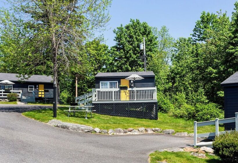 Seascape Motel & Cottages