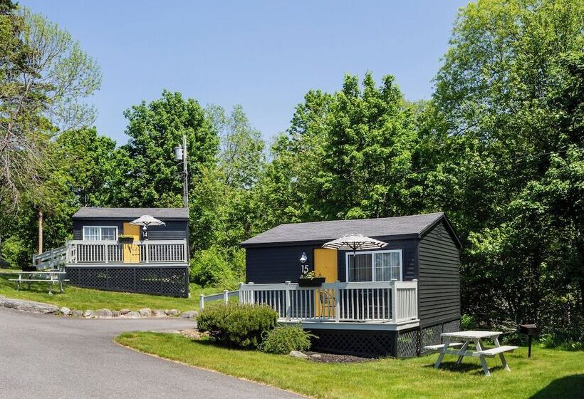 Seascape Motel & Cottages