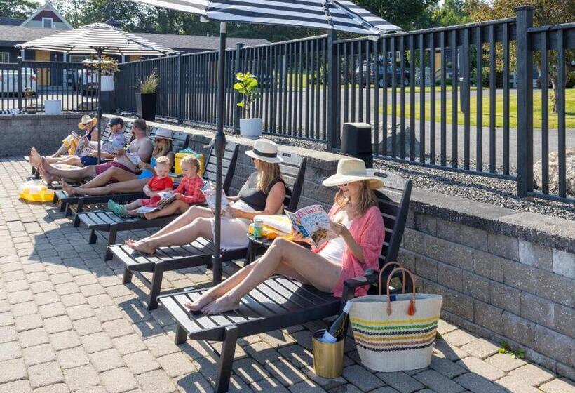 Seascape Motel & Cottages