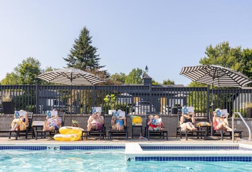 Seascape Motel & Cottages