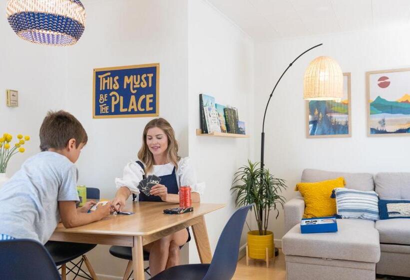 Seascape Motel & Cottages