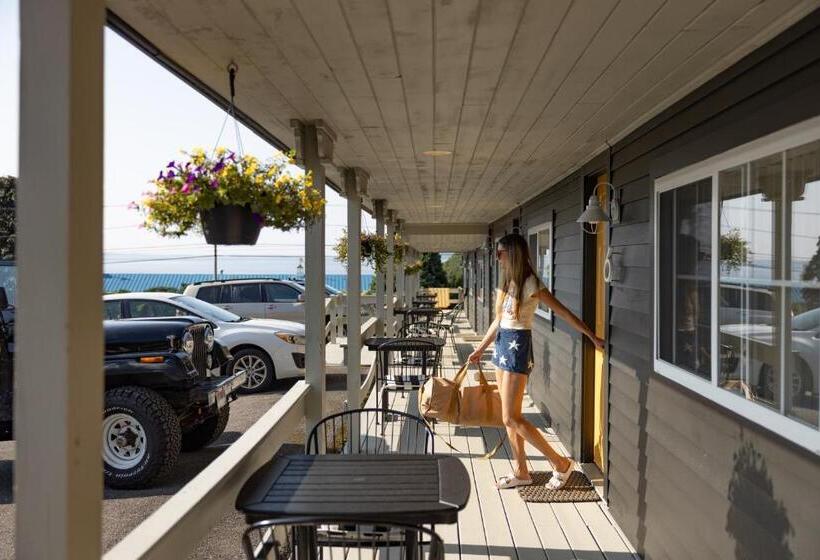 Seascape Motel & Cottages