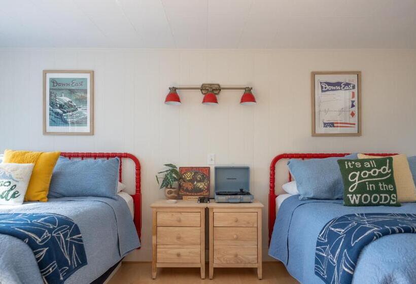 Seascape Motel & Cottages