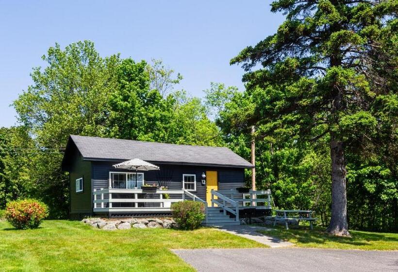 Seascape Motel & Cottages