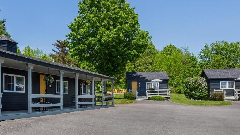 Seascape Motel & Cottages