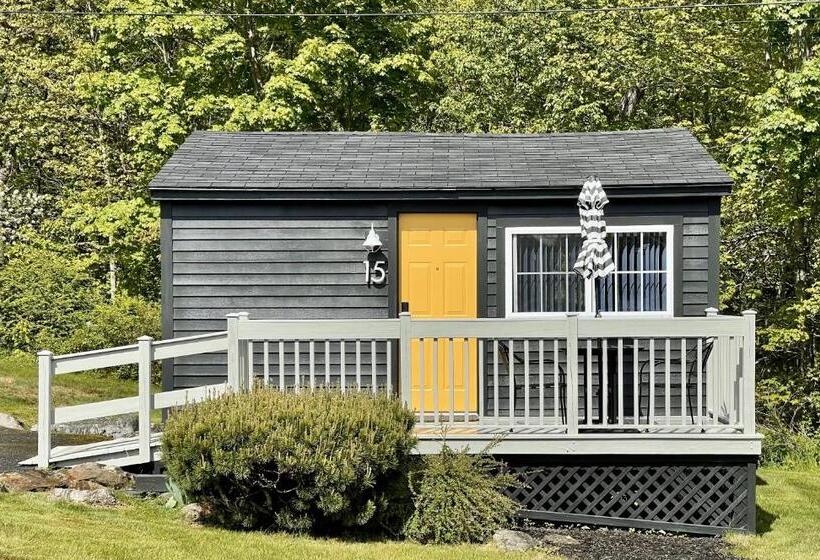 Seascape Motel & Cottages