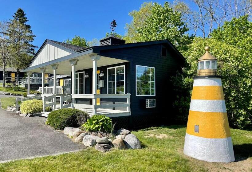 Seascape Motel & Cottages