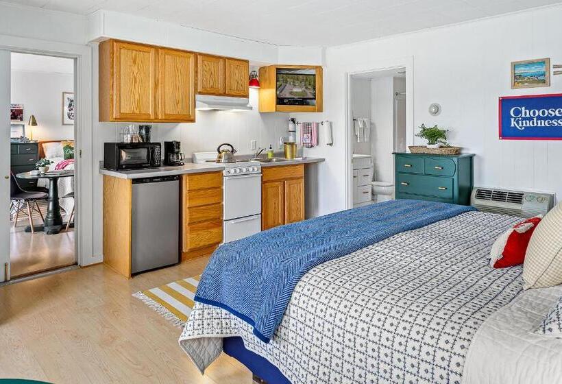 Seascape Motel & Cottages