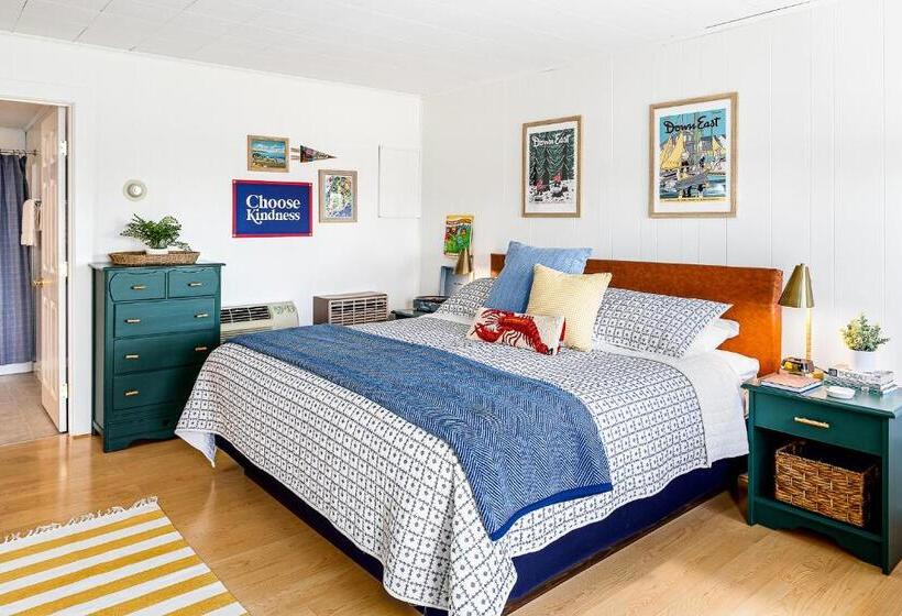 Seascape Motel & Cottages