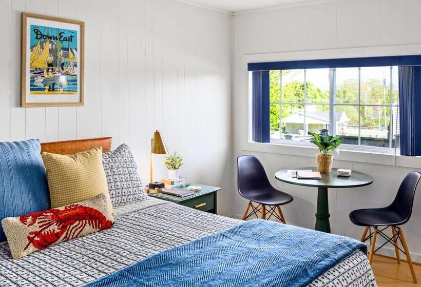 Seascape Motel & Cottages