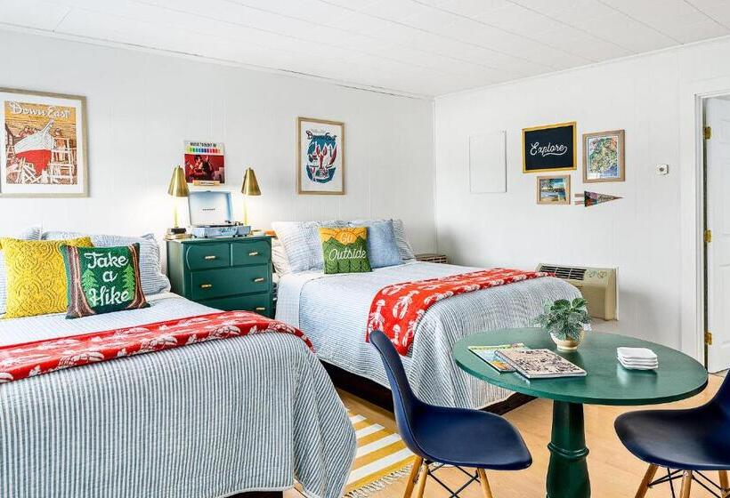 Seascape Motel & Cottages