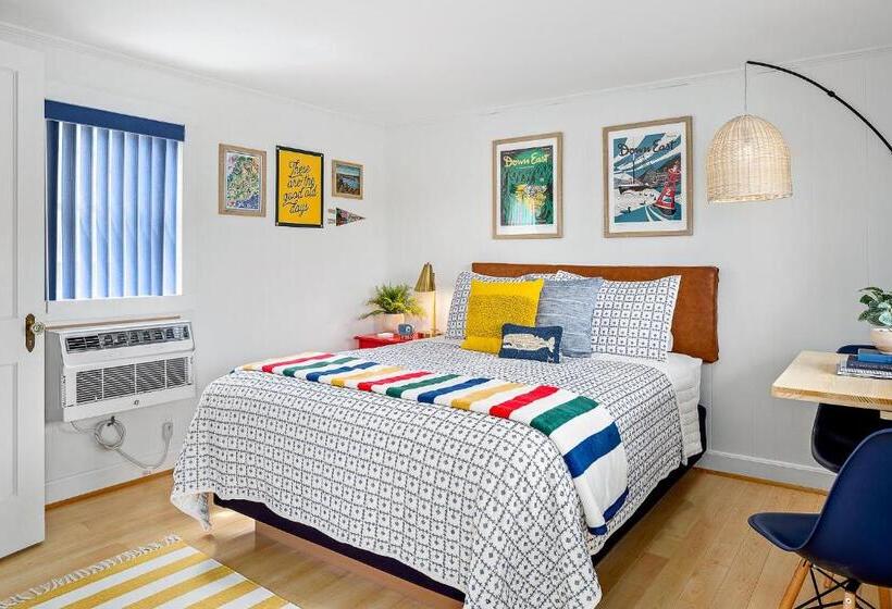 Seascape Motel & Cottages