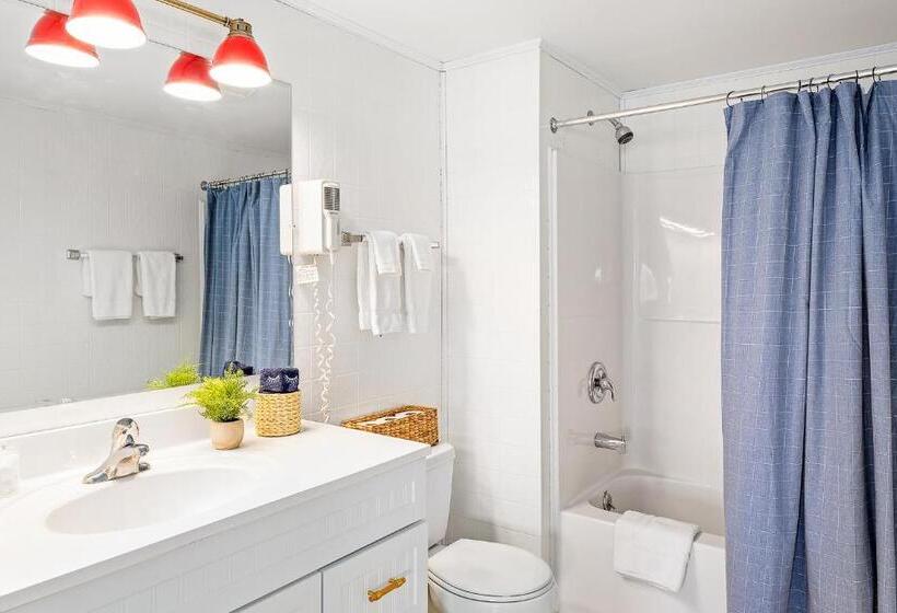 Seascape Motel & Cottages